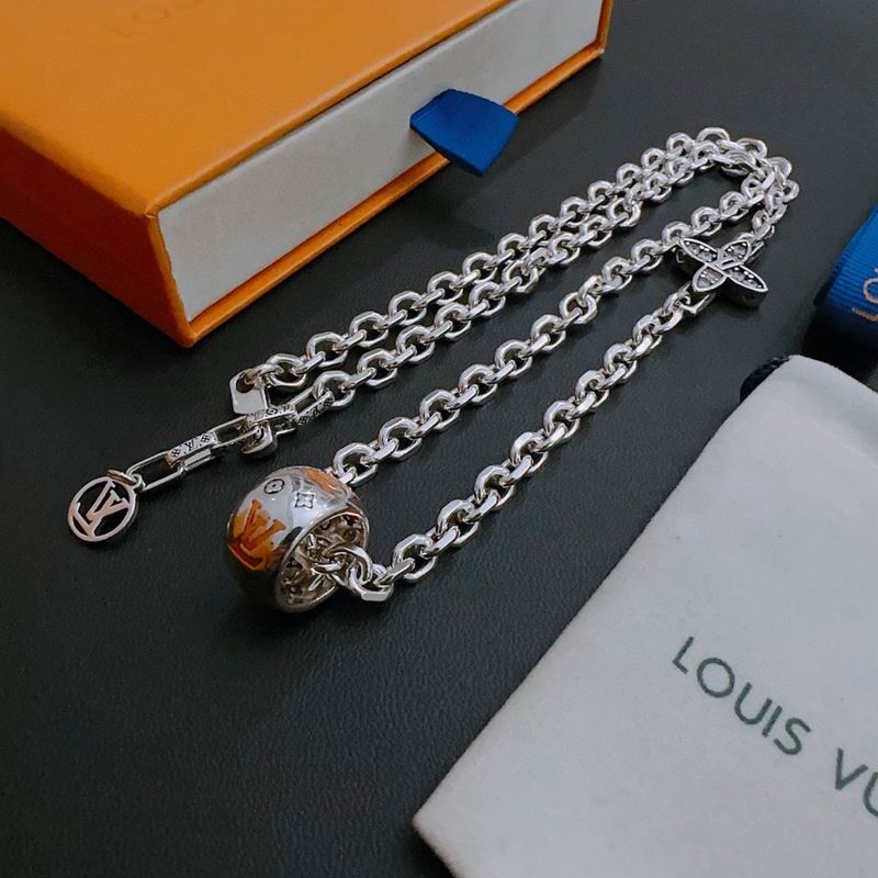 LV Necklace 02lyr100